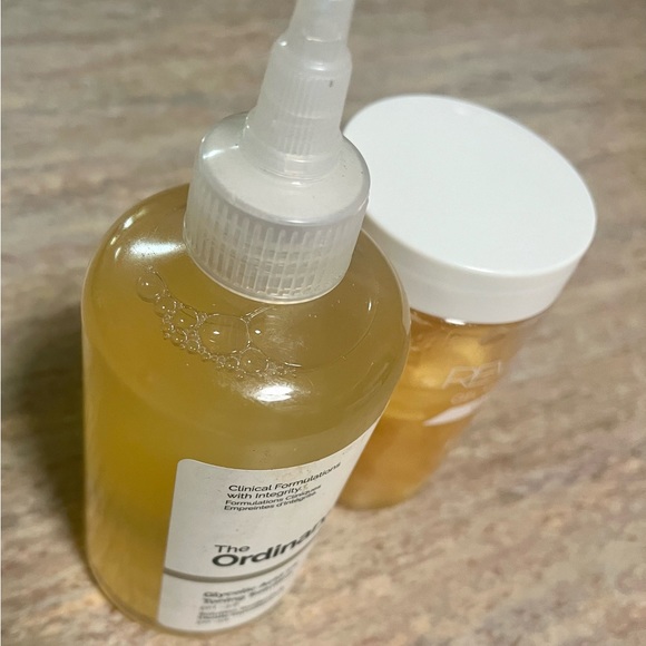 Bundle of Revele gold gel face mask and The Ordinary Glycolic acid toner - Picture 11 of 13